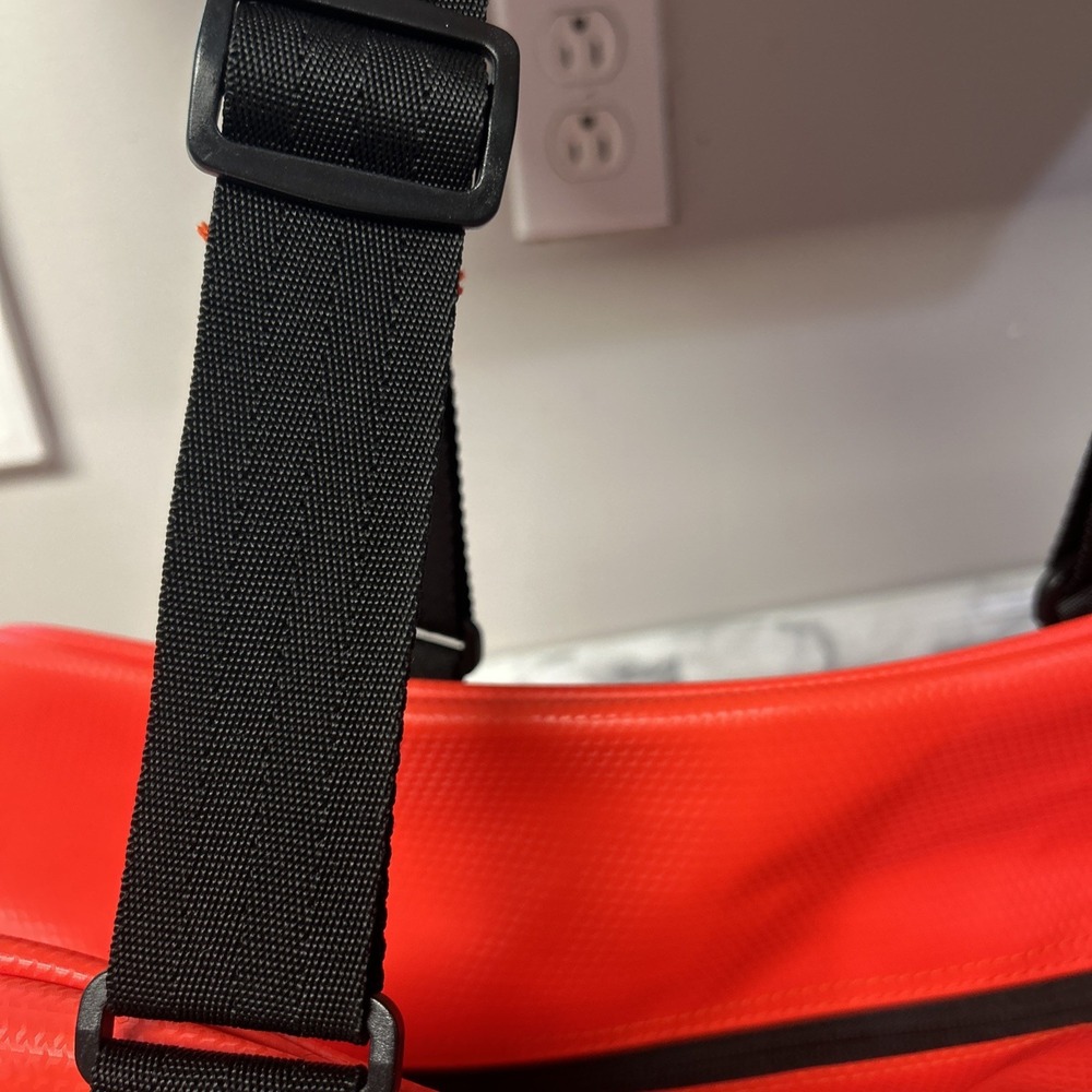 Wilson Infrared Tennis Duffle Bag - Picture 8 of 16